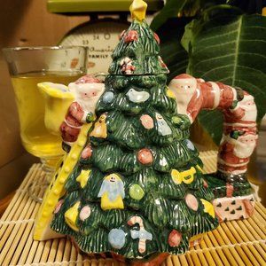 Teanee Teapot by Cardinal Christmas Tree